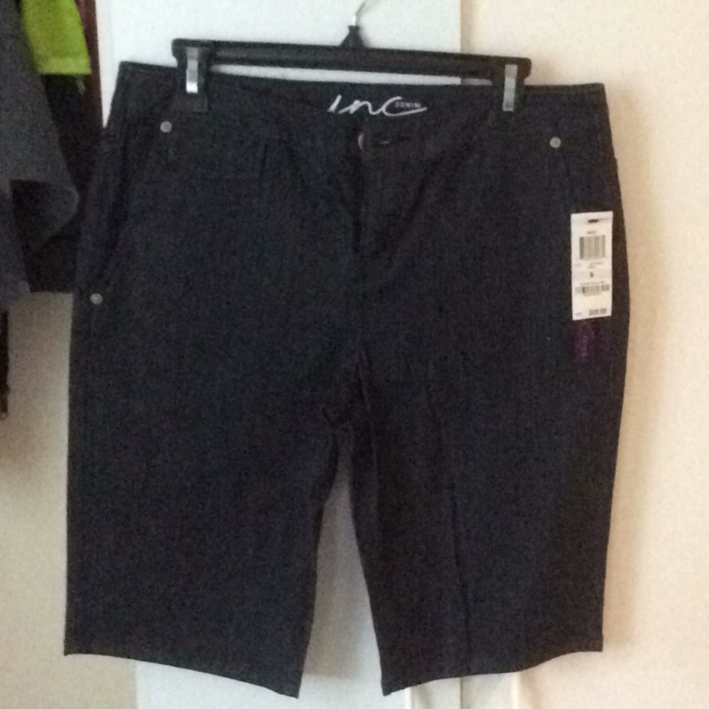 Dark denim shorts, 2 front pocket, 2 back pocket